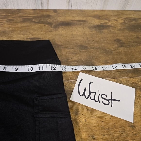 Pink VS active black shorts with pockets women's size XS - Picture 6 of 9